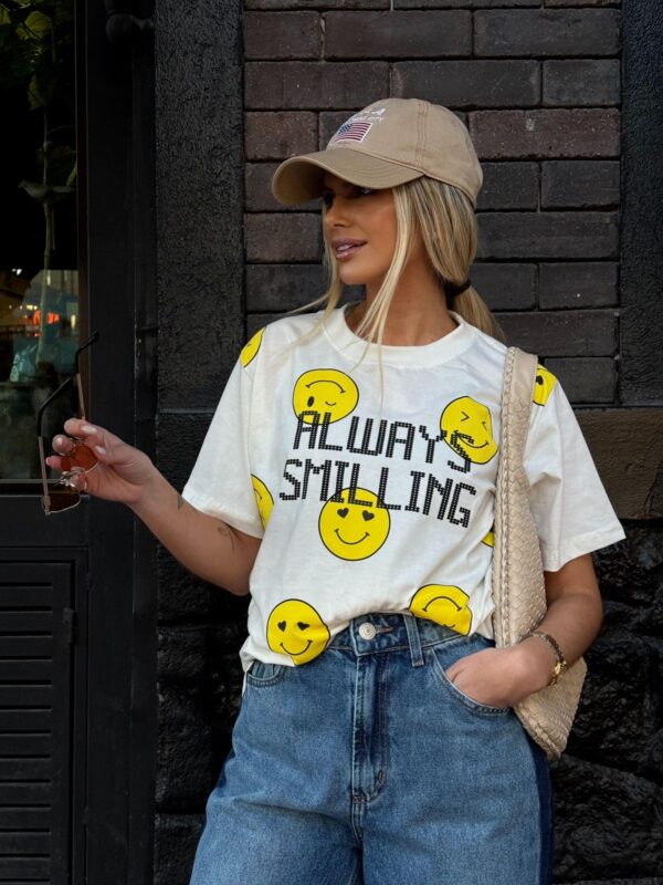 T-SHIRT - SMILLING